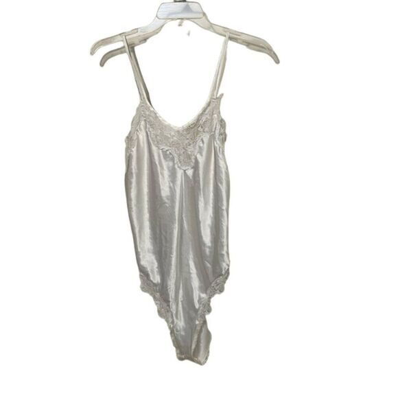 Victoria's Secret Vintage White Lace Teddy Bodysuit Womens Size Medium Lace USA - Picture 9 of 15